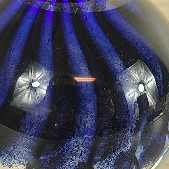 Anton Intaglio Hand Blown Glass Paperweight Signed and Numbered 1992 32/3000 - Picture 4 of 12